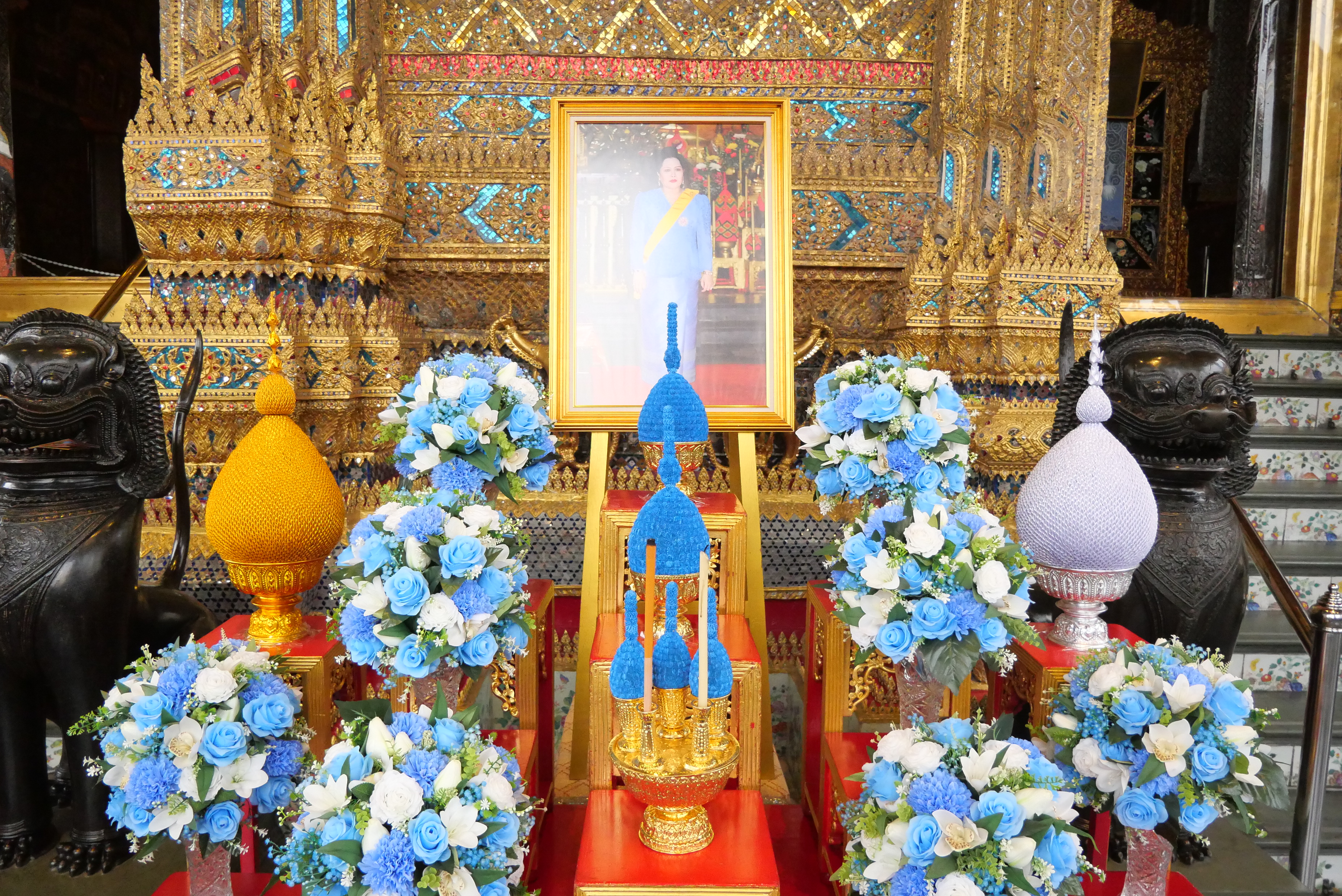 title - ส.ป.ก. ร่วมพิธีสวดพระพุทธมนต์ และเจริญจิตตภาวนาอุทิศถวายพระราชกุศลแด่ สมเด็จพระนางเจ้าสิริกิติ์ พระบรมราชินีนาถ พระบรมราชชนนีพันปีหลวง ณ พระอุโบสถวัดพระศรีรัตนศาสดาราม